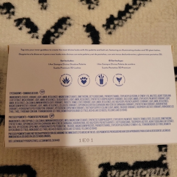 ⭐️40% Off⭐️ Treslūce I Am Siempre Divina Palette and 3D Lash Set - Picture 9 of 10